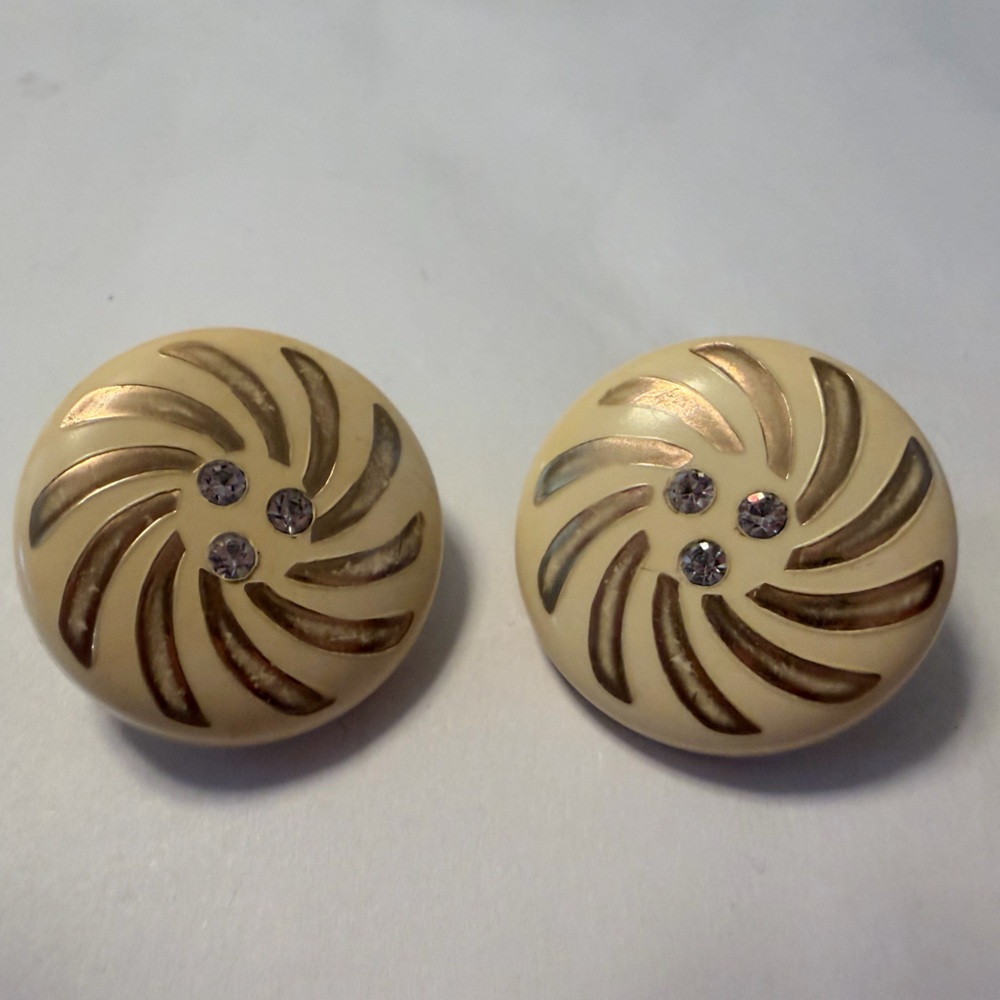 Elegant Cream and Gold Swirl Earrings